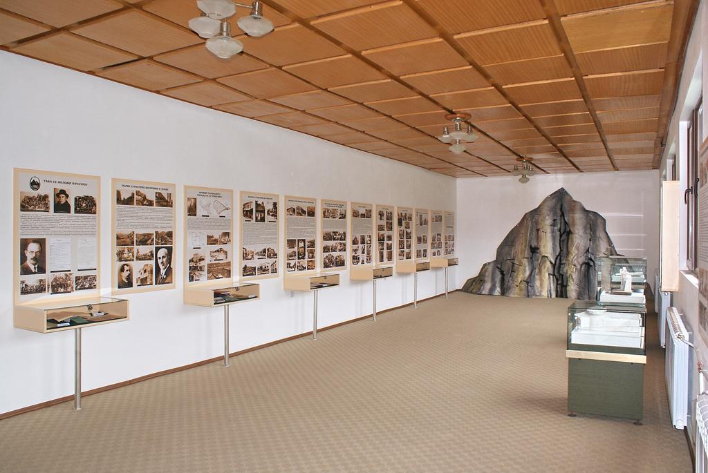 Готель Tourist Center Momina Krepost Велико-Тирново Екстер'єр фото